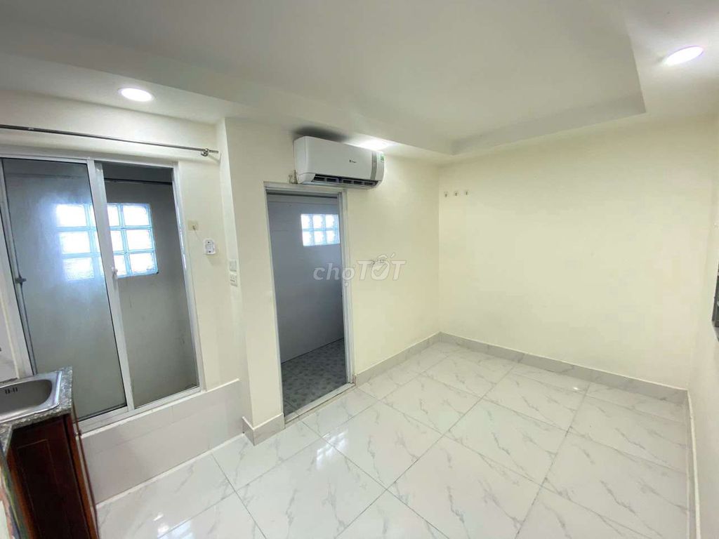 Cheap motel near the manufacturing lot, Ufme University in District 7