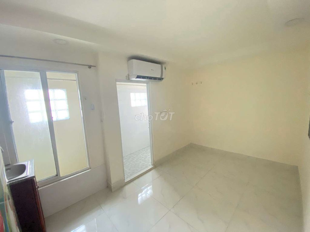 Cheap motel near the manufacturing lot, Ufme University in District 7
