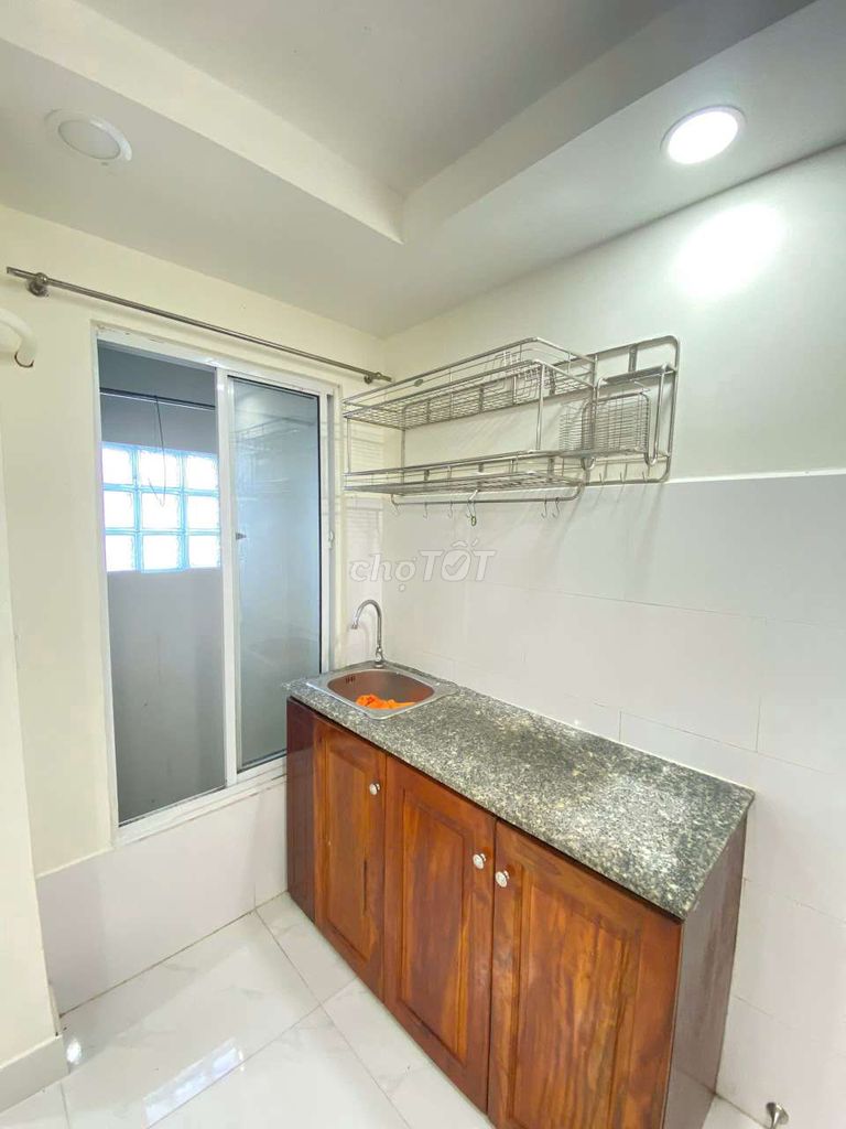 Cheap motel near the manufacturing lot, Ufme University in District 7