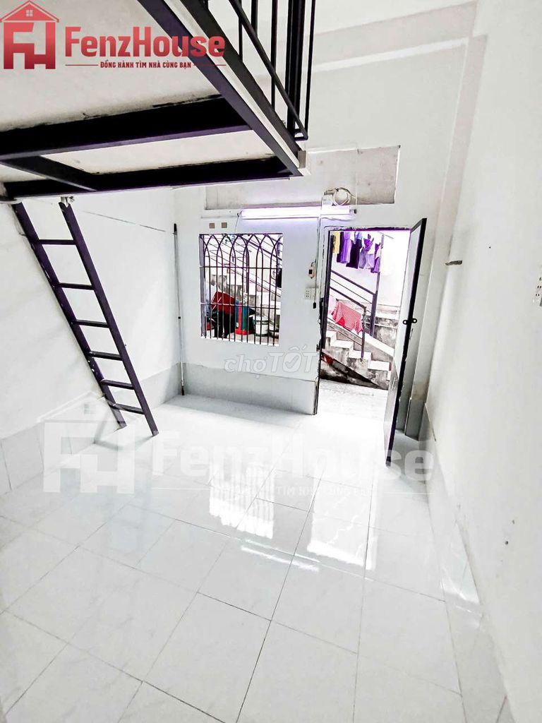 A low-security hotel 300 meters from New America's Market, District 7