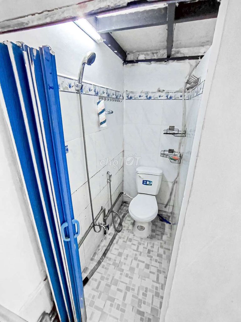 A low-security hotel 300 meters from New America's Market, District 7
