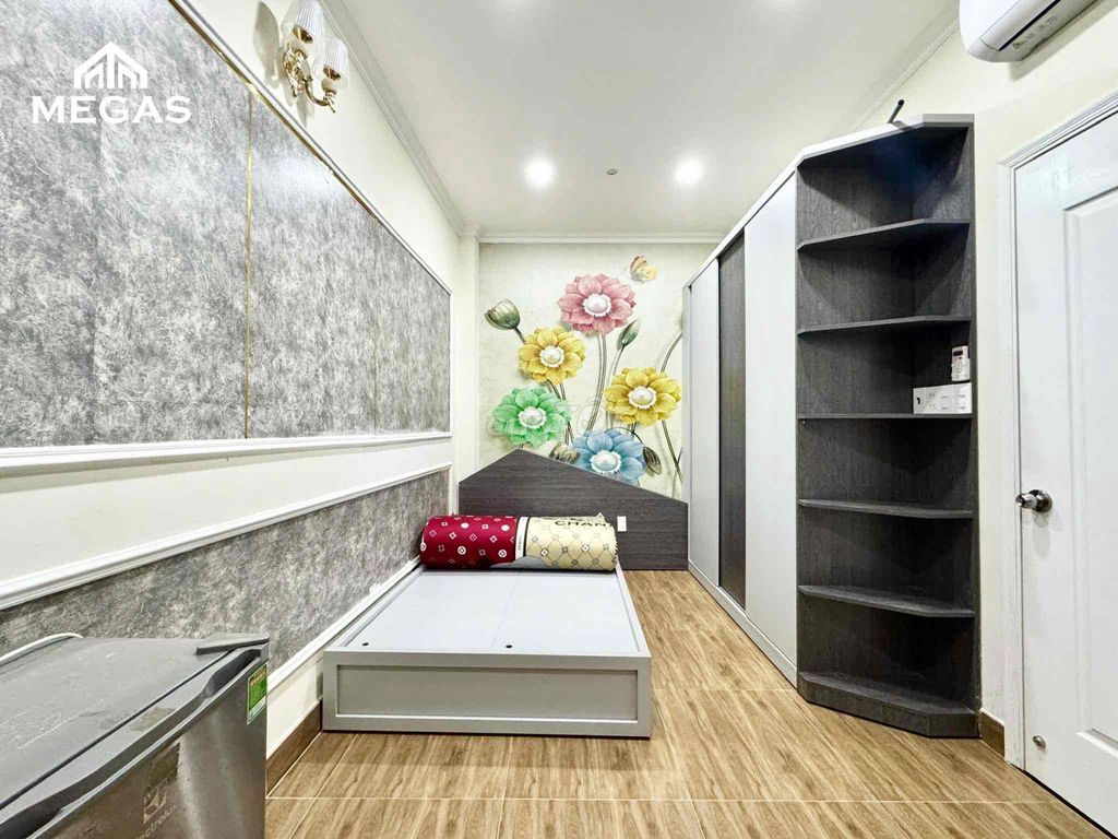 Cheap motel - full interior - right Lê Đức Thọ - near utility area