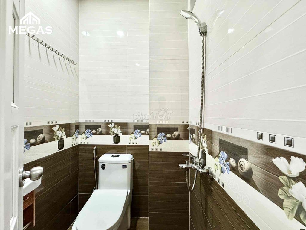 Cheap motel - full interior - right Lê Đức Thọ - near utility area