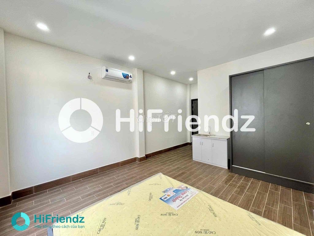The service apartment's right near the shower, District 11, a literary college of only 7 P riding cars.