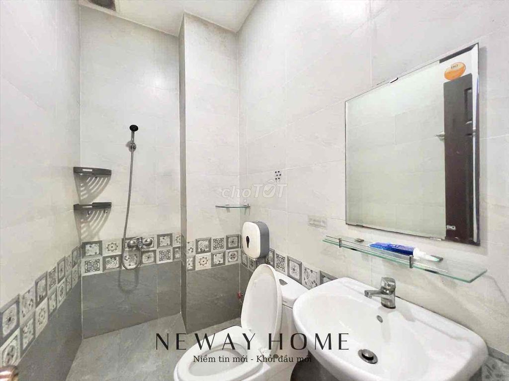 The window studio is clear 35 meters wide right in parc mall District 8