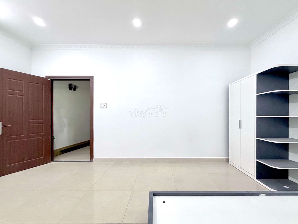 New apartment full of semi-salt-door traffic.