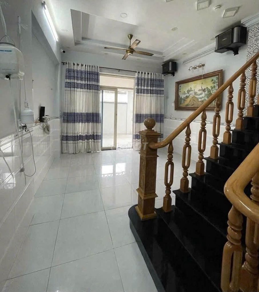 Corner of 6 m Thoại Ngọc Hầu x 4.5 x 20 m_ 2.5 new