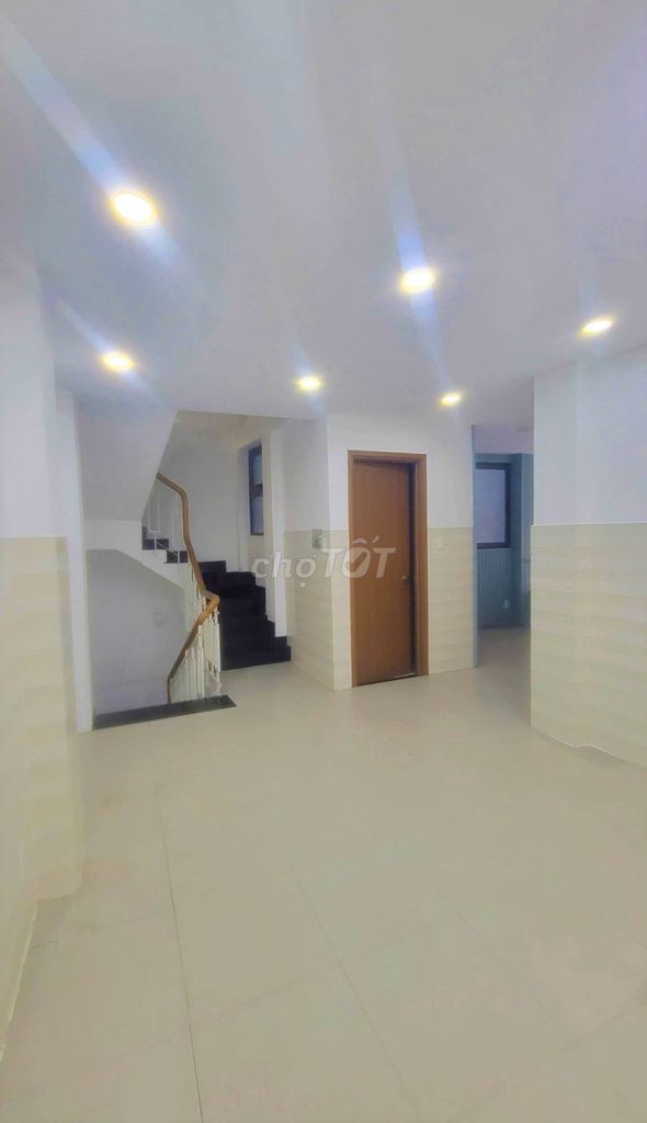Cash 289 Hà Tôn Quyền 4 x 15 meters 4 L 6 bedroom 25 million