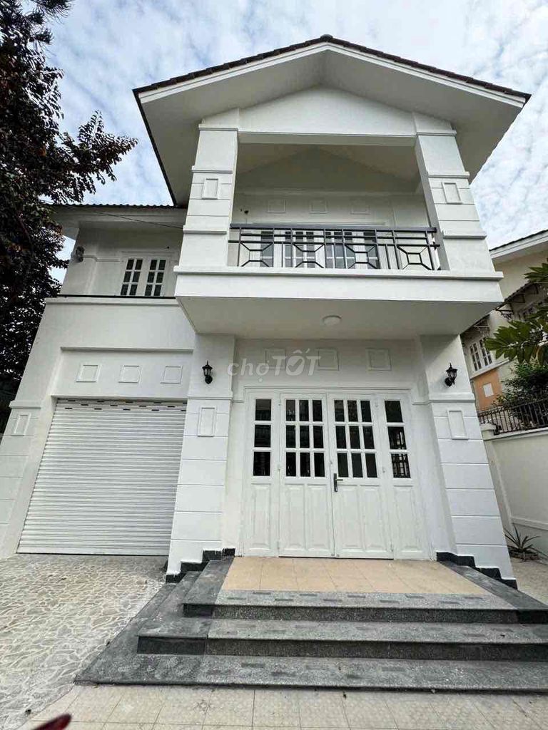The owner of the house, near the missile compound, Bình Tân