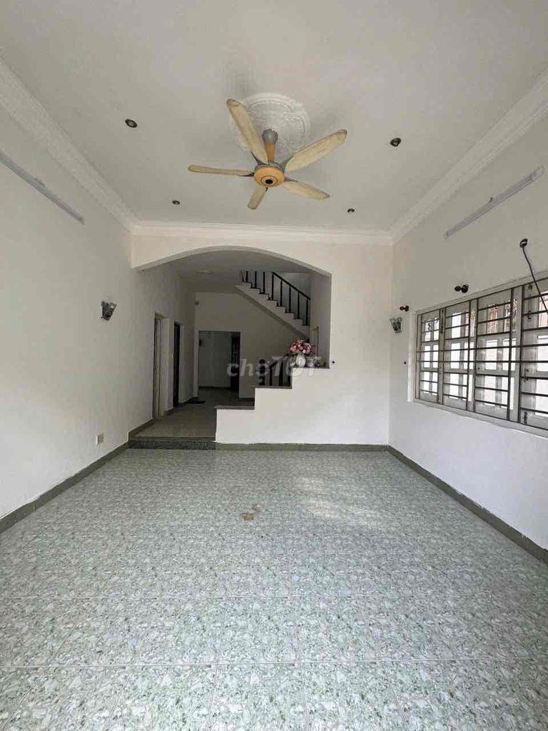 The owner of the house, near the missile compound, Bình Tân