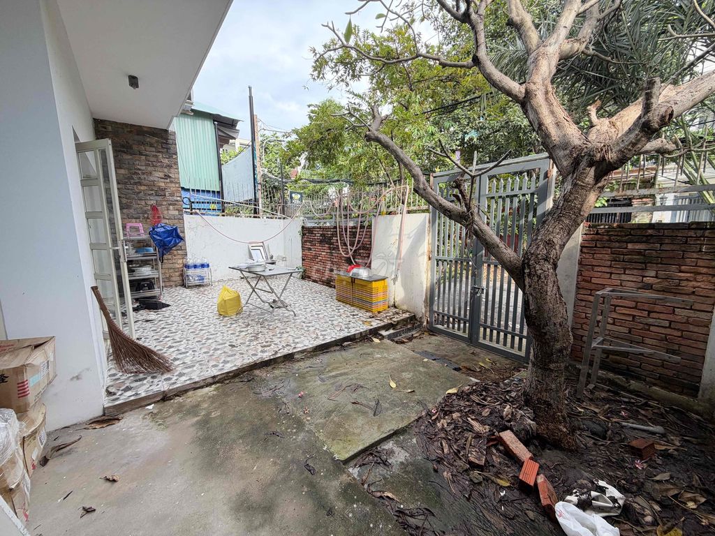 Rent house, 100 meters.