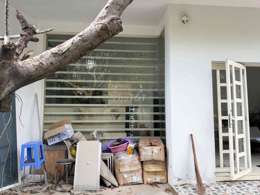 Rent house, 100 meters.