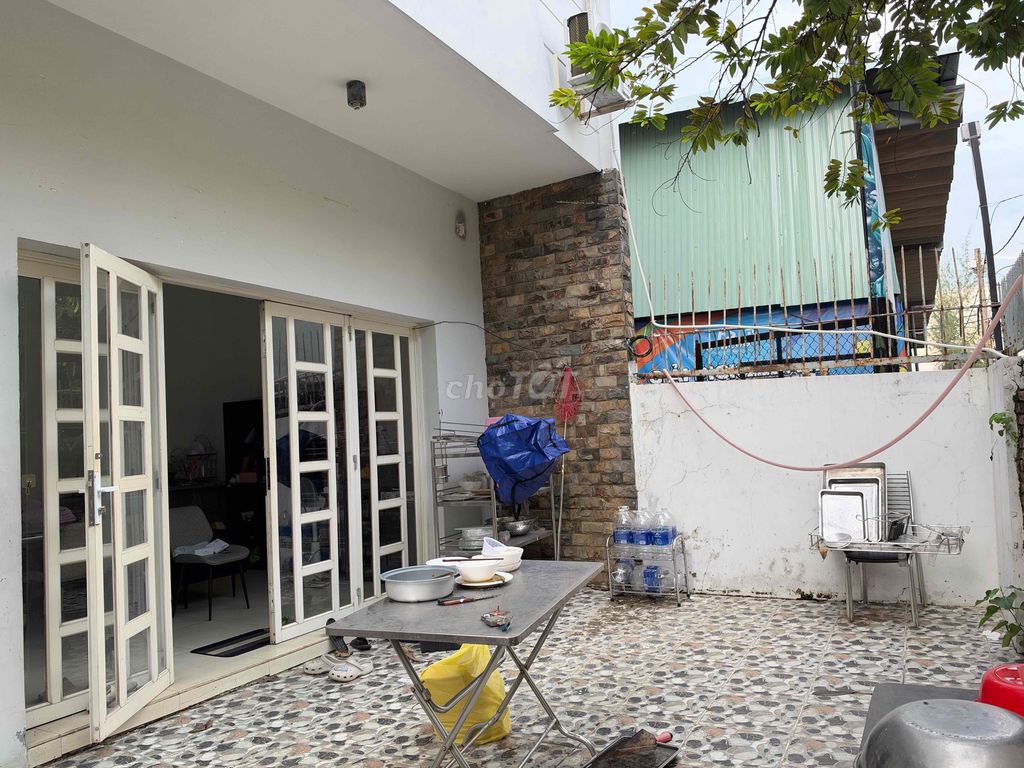 Rent house, 100 meters.