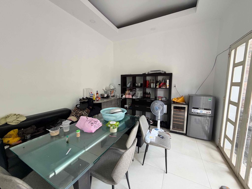 Rent house, 100 meters.