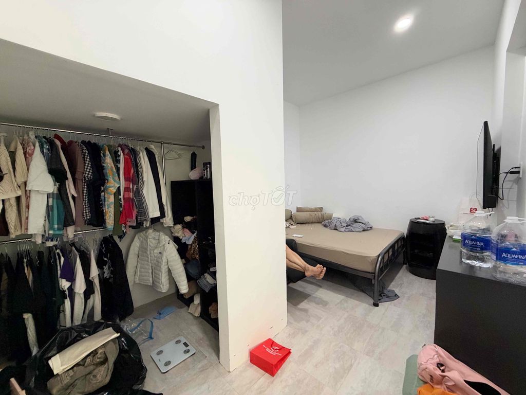 Rent house, 100 meters.