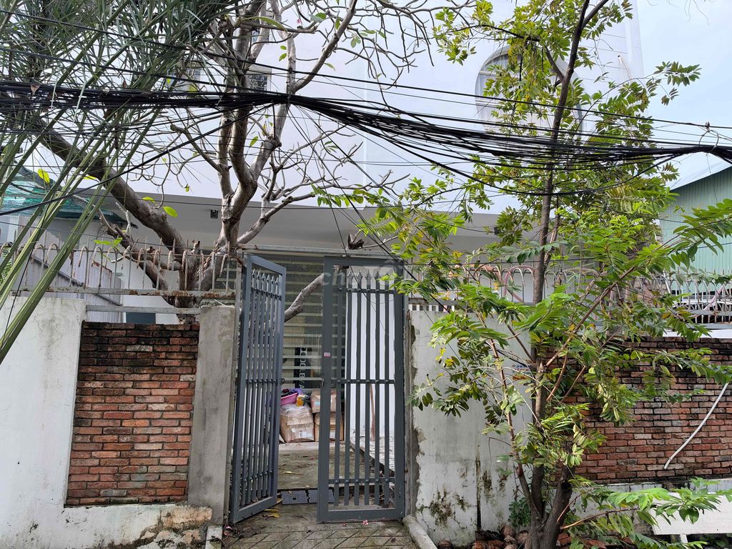 Rent house, 100 meters.