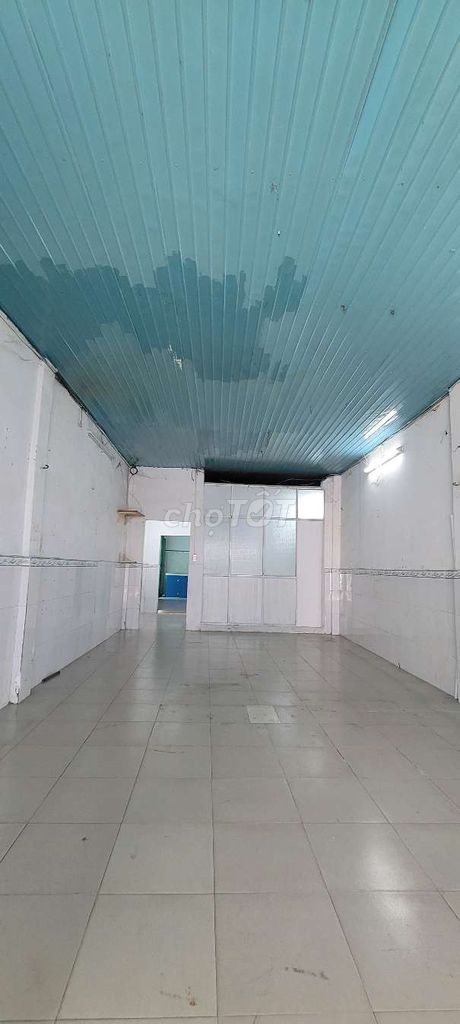 A secure alleyway near a high school market.