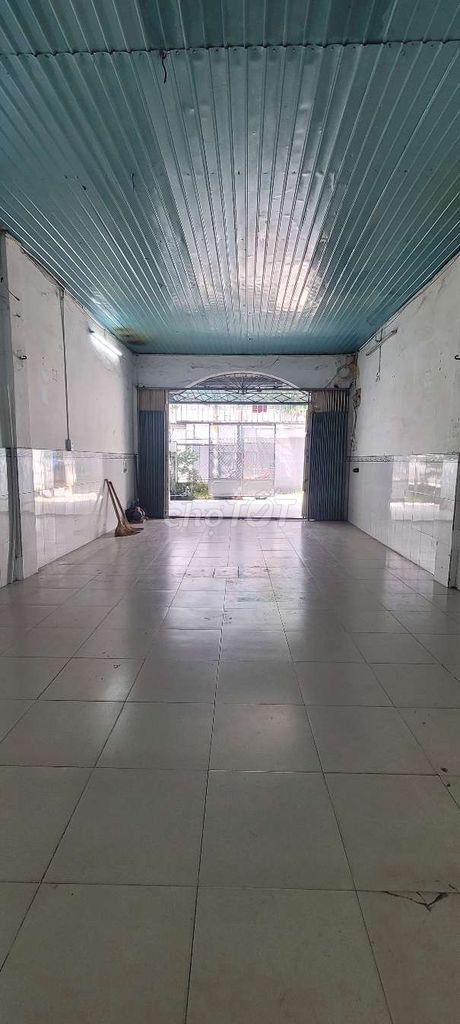 A secure alleyway near a high school market.