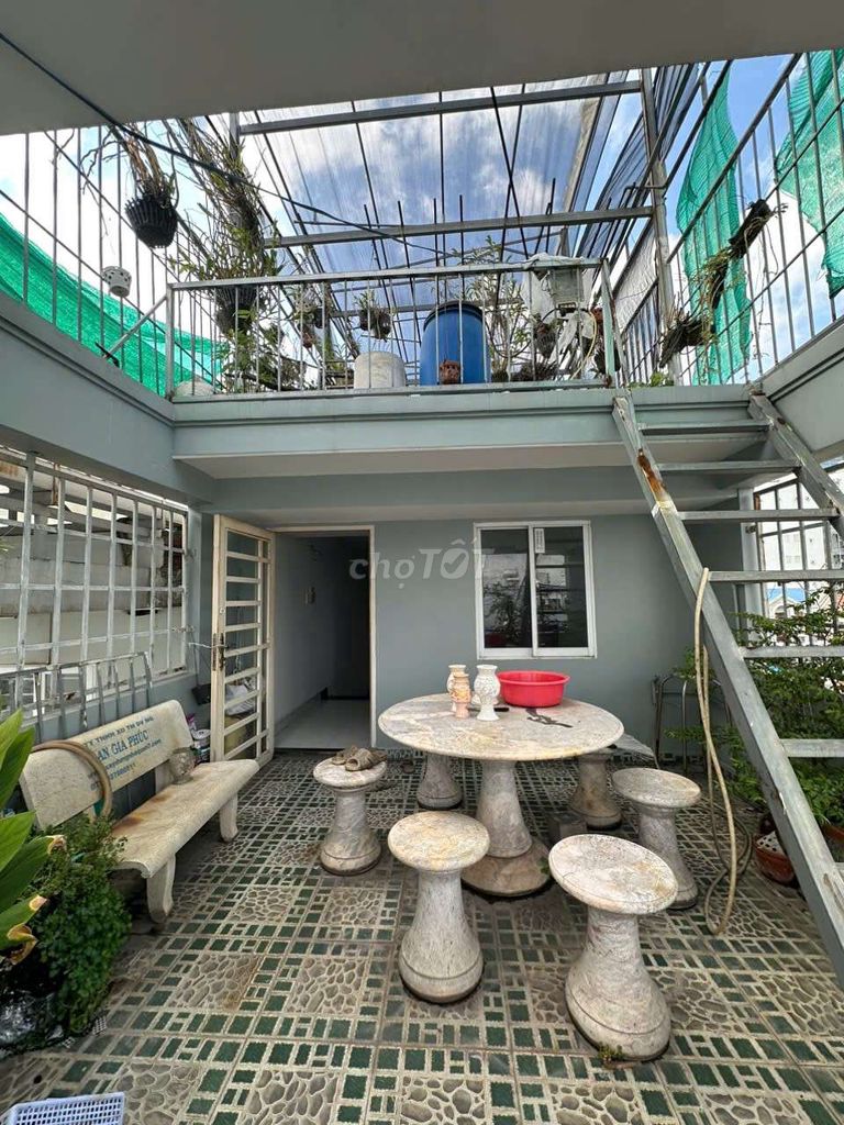 Rent a four-story building full-story furniture at 35 million a month.