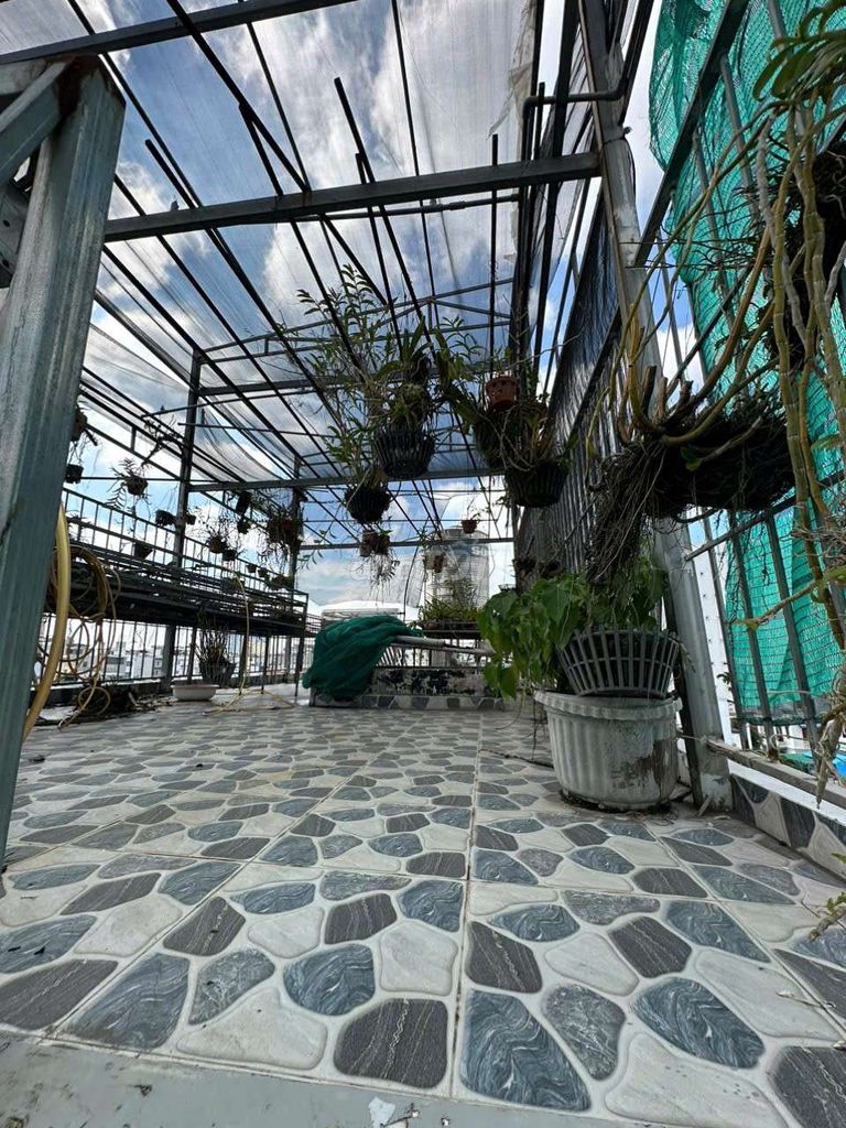 Rent a four-story building full-story furniture at 35 million a month.
