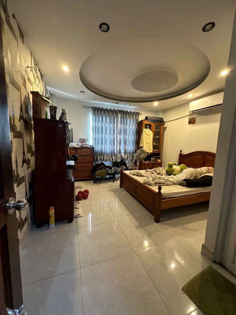 Rent a four-story building full-story furniture at 35 million a month.