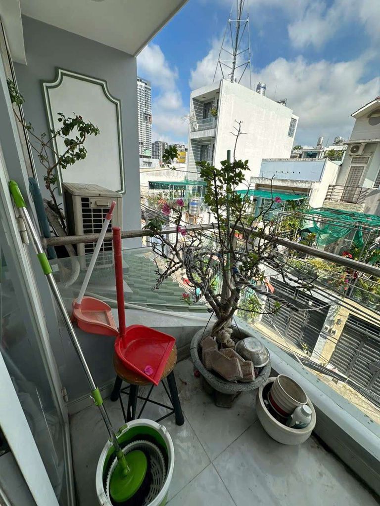 Rent a four-story building full-story furniture at 35 million a month.