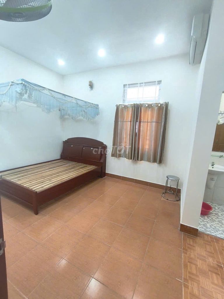 Hire two bedrooms. 3 toilets - 109 Phước Long B Road