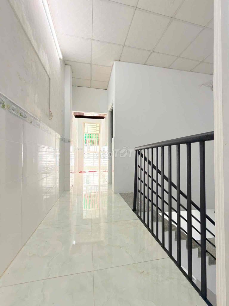 The house renting Hong Kong Security Alley into the alley three guards