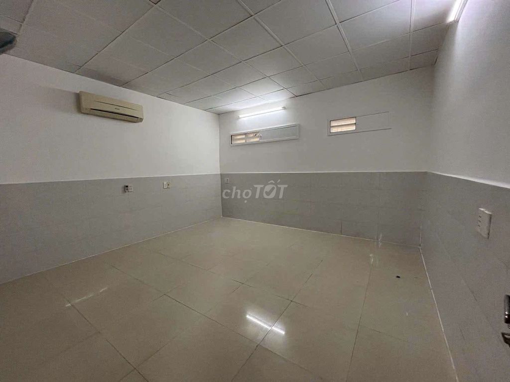 The C4 100m2 rent has interior - at the gates of the competition.