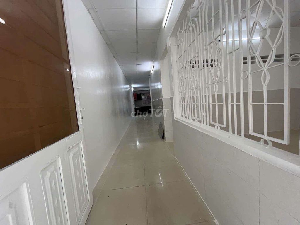 The C4 100m2 rent has interior - at the gates of the competition.