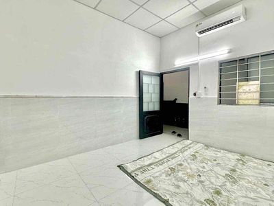 Wide, open-ended Phan Anh near the shower, four societies, dedicated literary college