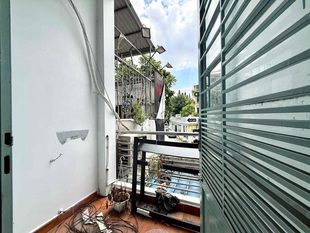 Rent a balcony guard's apartment - Lý Chính Thắng.3rd.