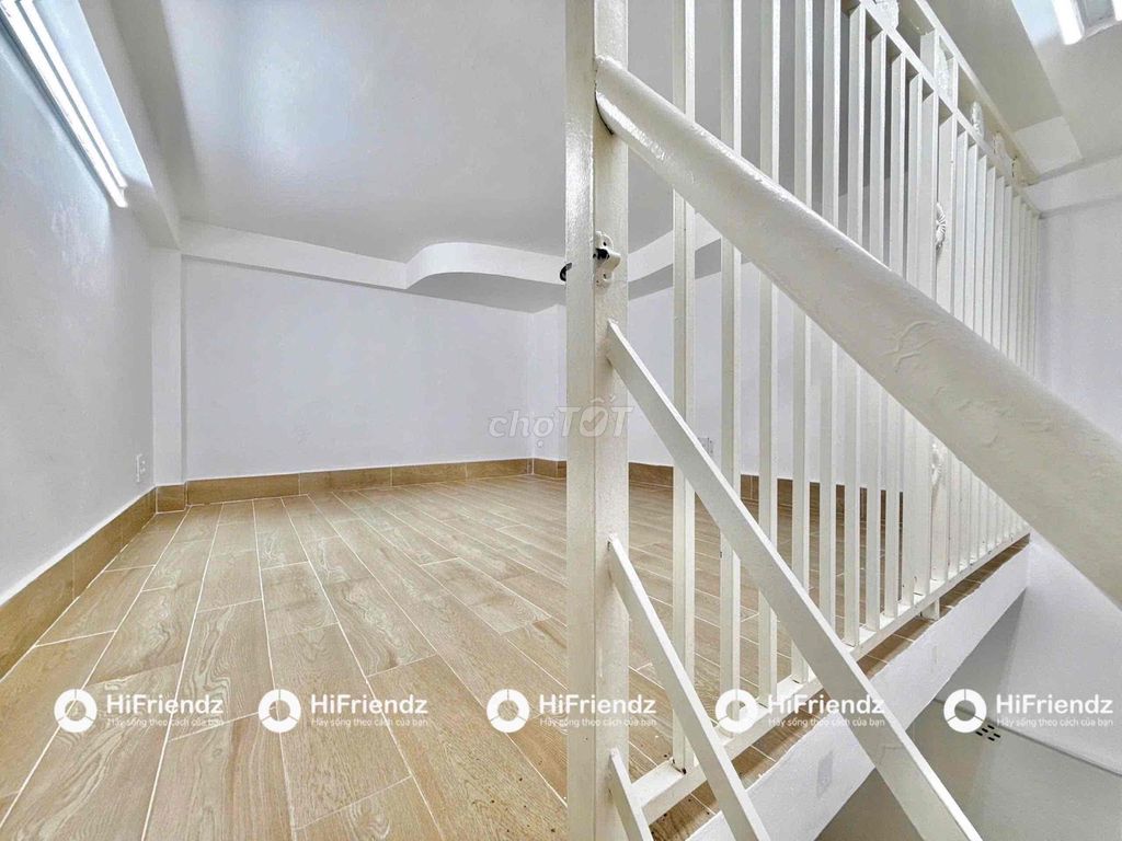 We'll rent a super-high room. No head contact.