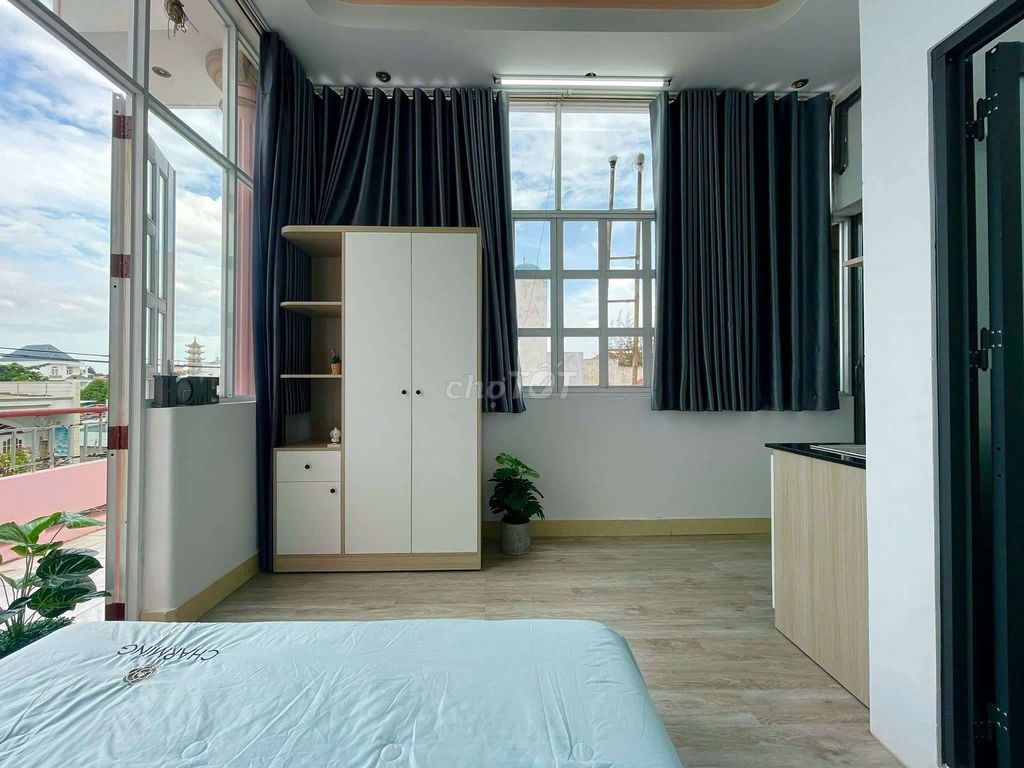 A clear balcony studio full interior