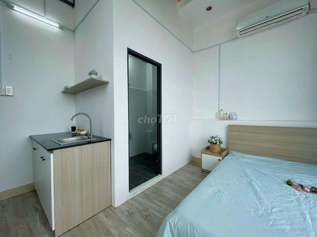 A clear balcony studio full interior