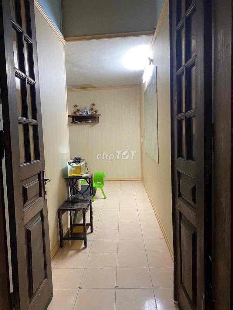 Rent the main house 20 meters from the main street.