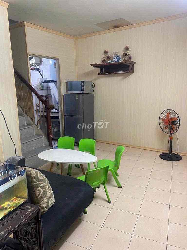 Rent the main house 20 meters from the main street.