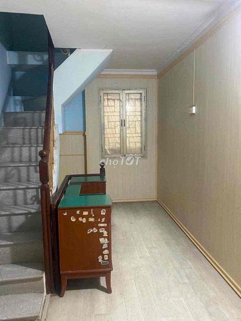Rent the main house 20 meters from the main street.