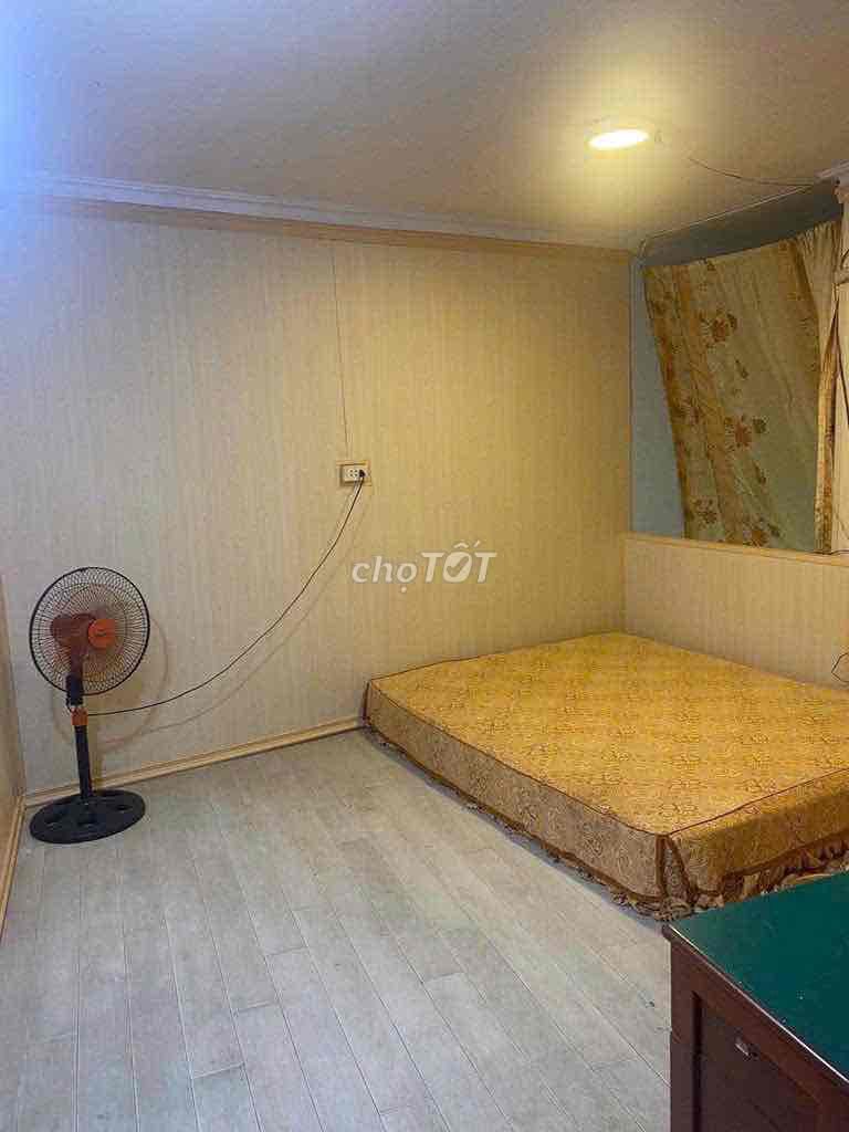Rent the main house 20 meters from the main street.