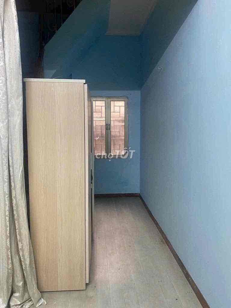 Rent the main house 20 meters from the main street.