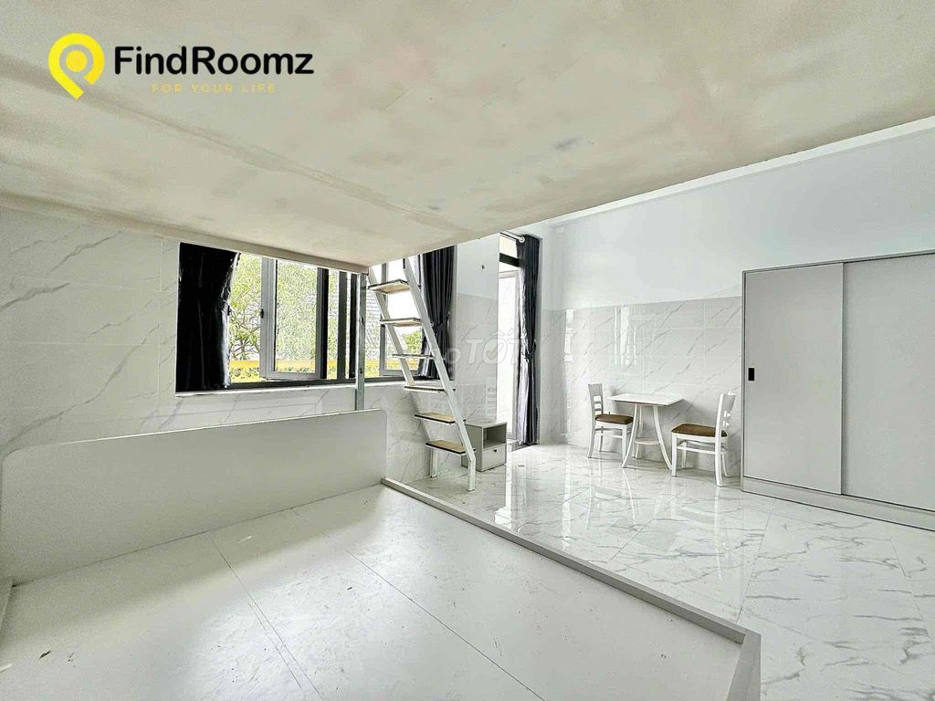 Rent the RED 2 sleeping spaces near the market