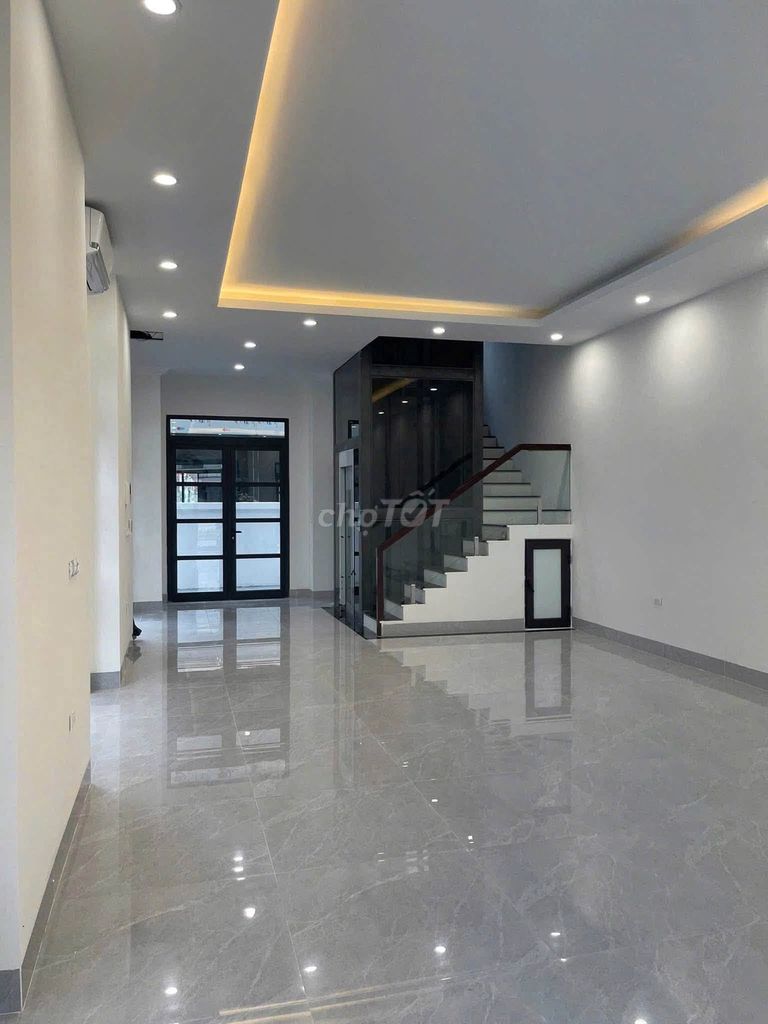 Rent the villa 150 meters across 30 meters, 25 million a month.