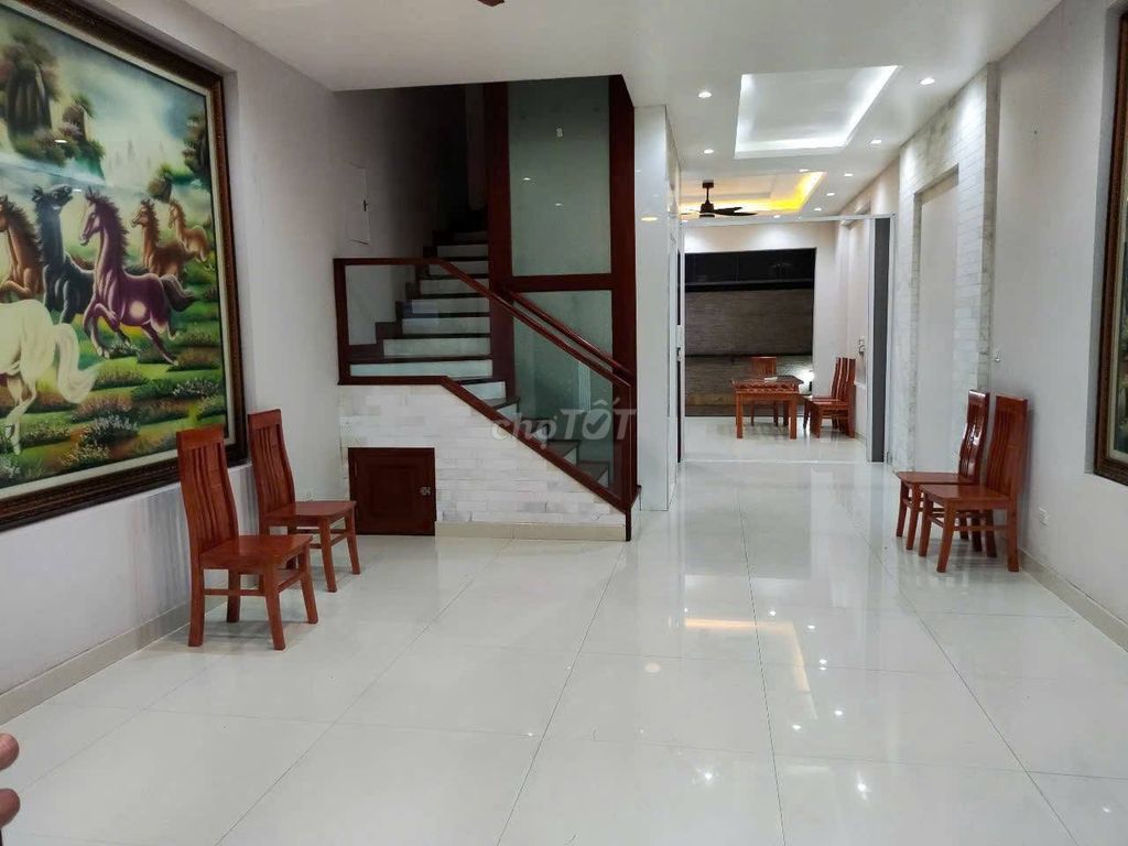 Rent Lạc Long Quân, Tây Hồ, 45 million a month.