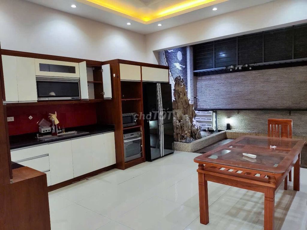 Rent Lạc Long Quân, Tây Hồ, 45 million a month.