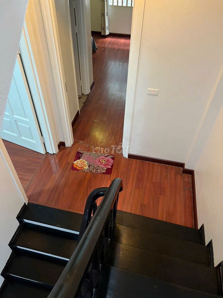 Qq, 4 private homes, sleeping, gardening, beautiful furniture, open houses.