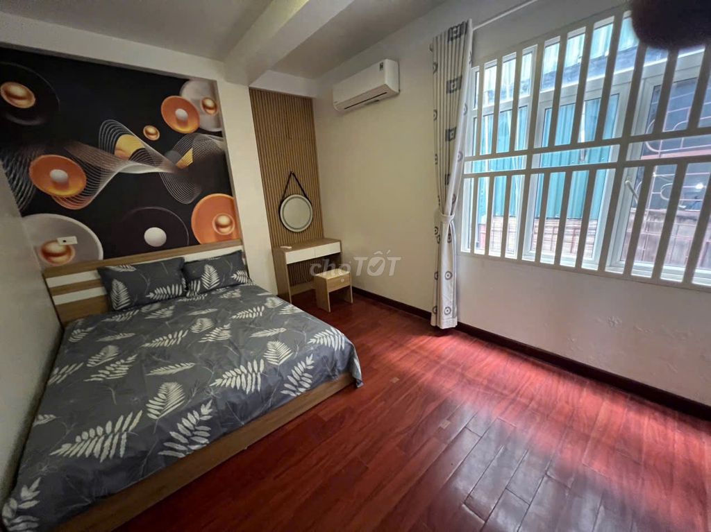 Qq, 4 private homes, sleeping, gardening, beautiful furniture, open houses.