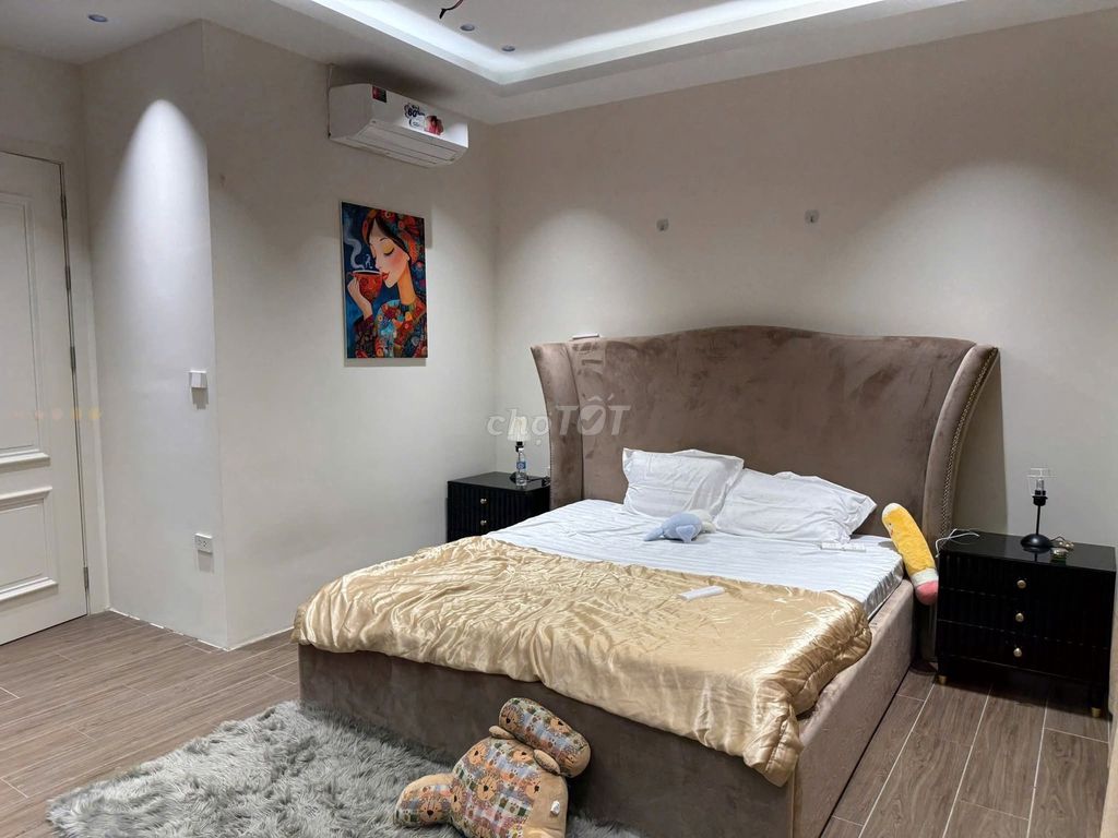 The next house is rented at the Masteri Waterfront Ocean Park, five floors.