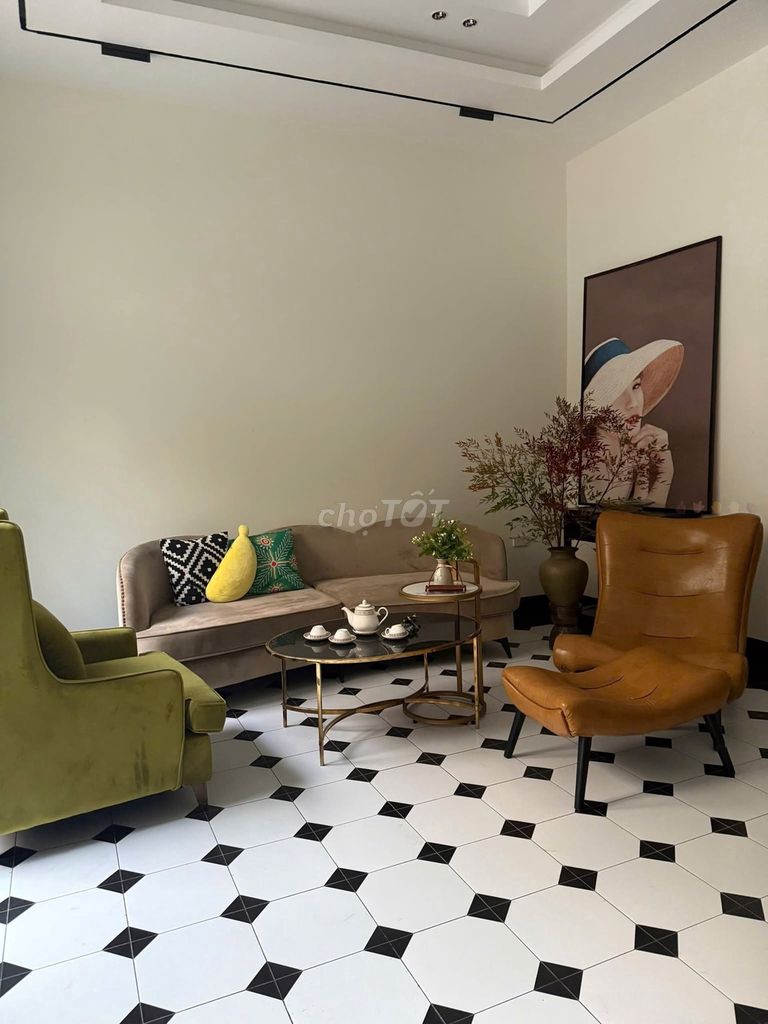 The next house is rented at the Masteri Waterfront Ocean Park, five floors.