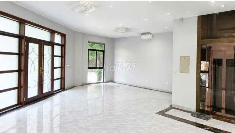 Rent building at 120 meters, 5 floors, elevators at Ocean City.