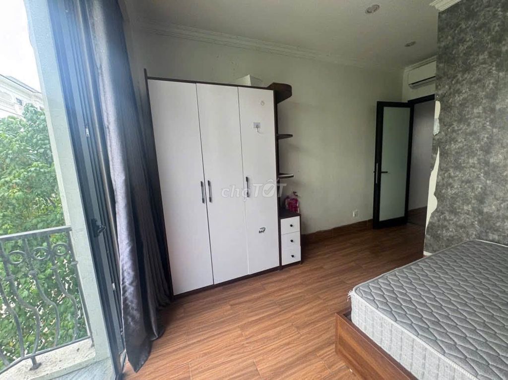 We're renting 5 floors of San Hô and Magomes Ocean Park.
